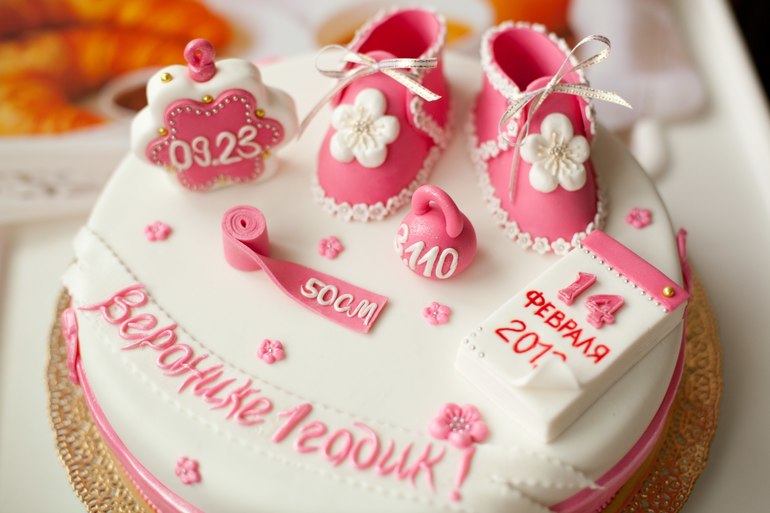 Торт на заказ на годик повторный розовый.