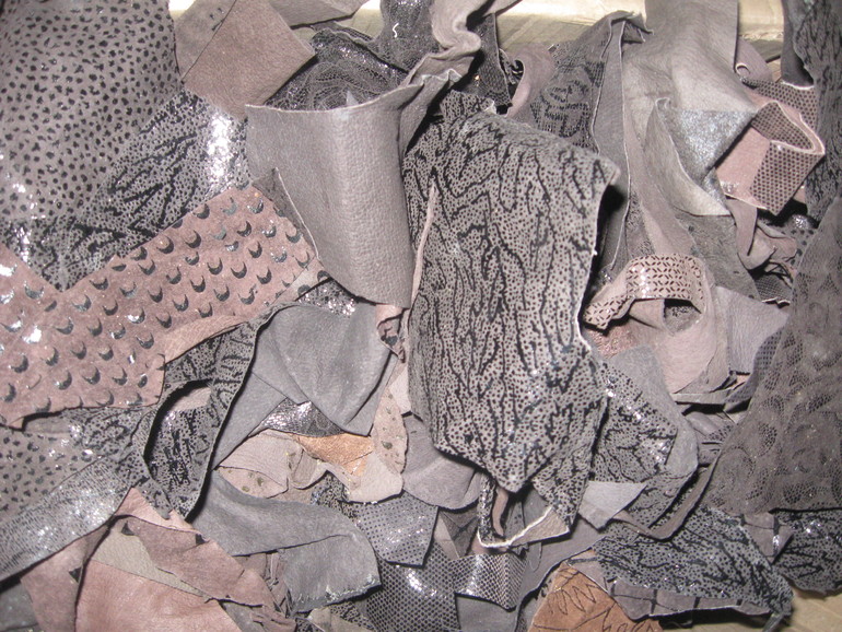 Меняю кожу-небольшие кусочки.