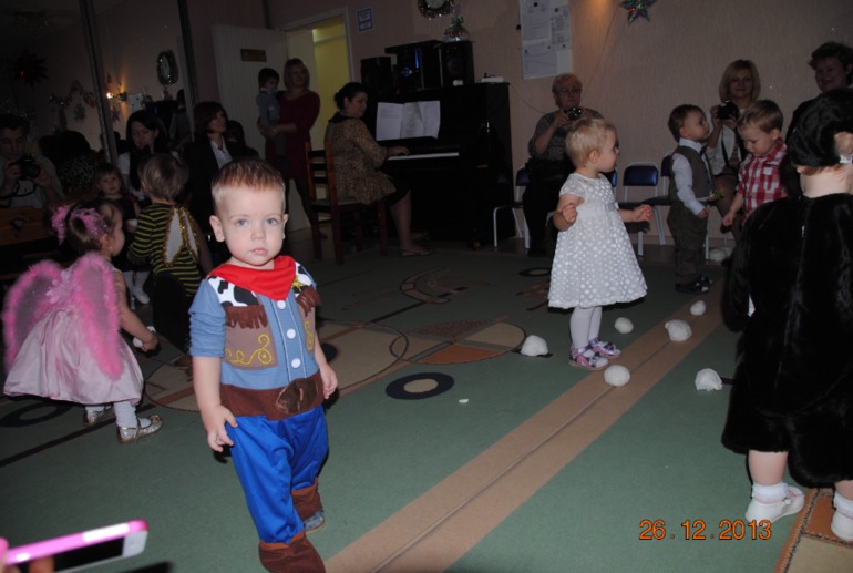 А у нас сегодня первый в жизни новогодний утренник был)))