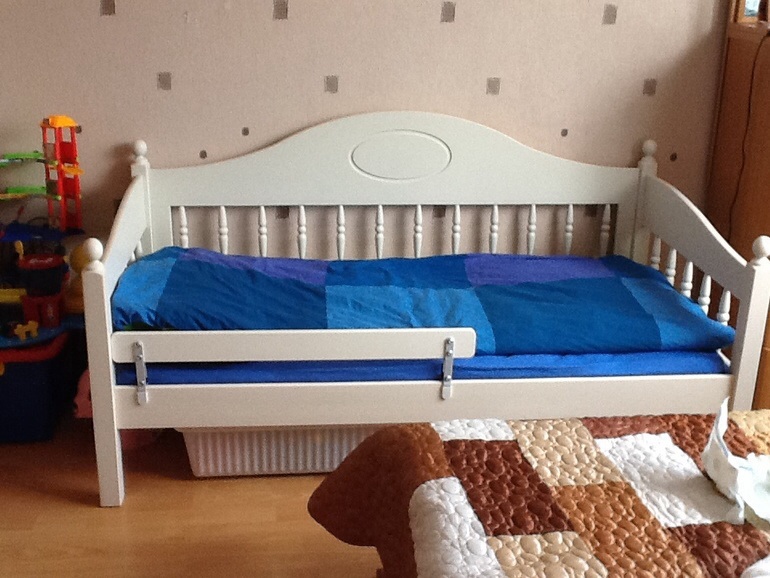 Подскажите пожалуйста что это за кровать?