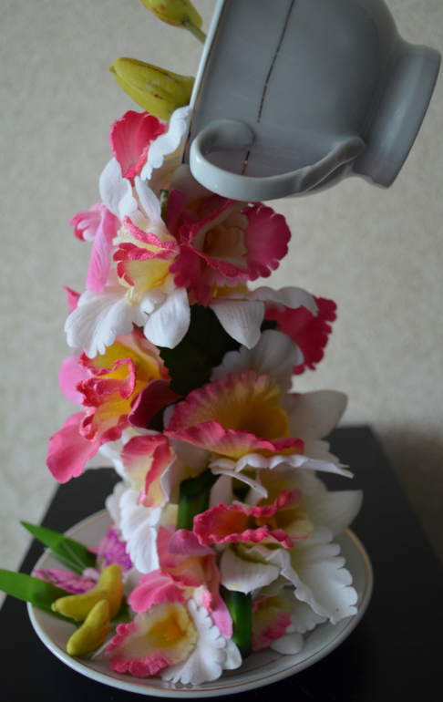 Полетели чашки.....