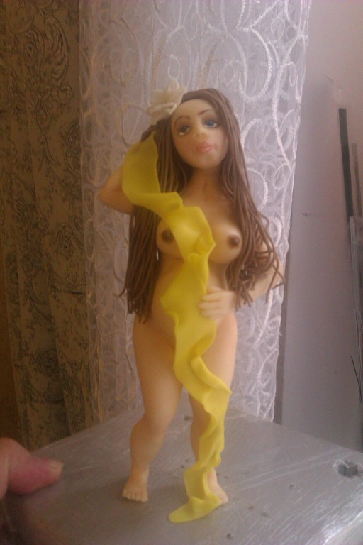 Куколка из мастики