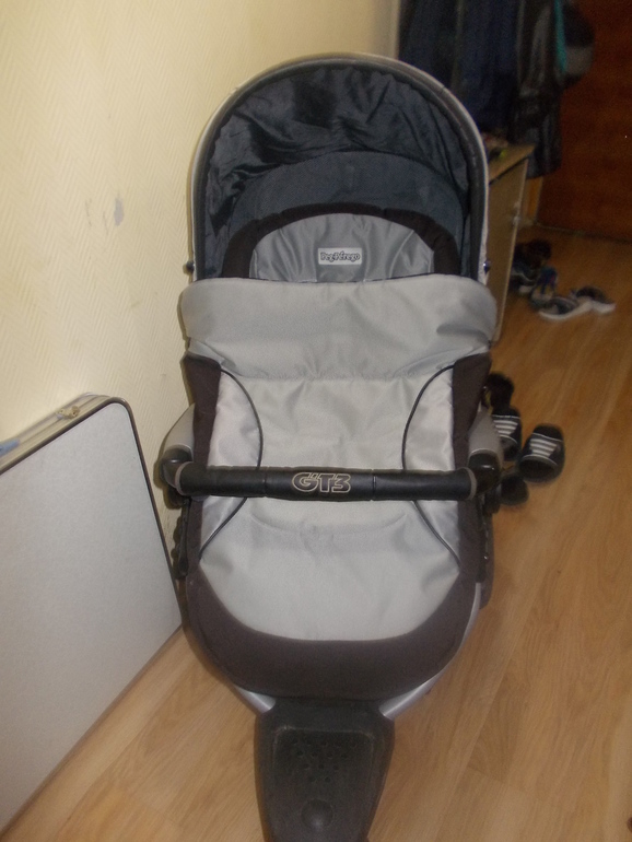 Продаю прогулочную коляску