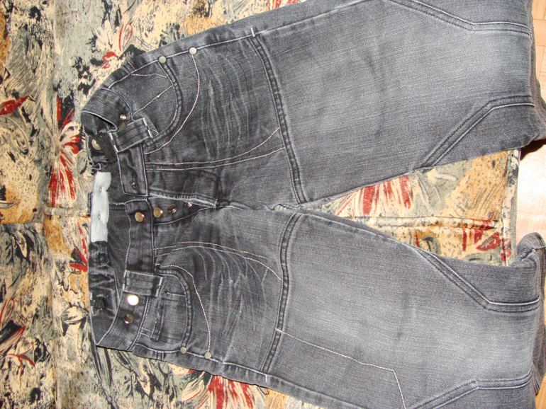 Отдам вещи на мальчика  .Игрушки  книги.