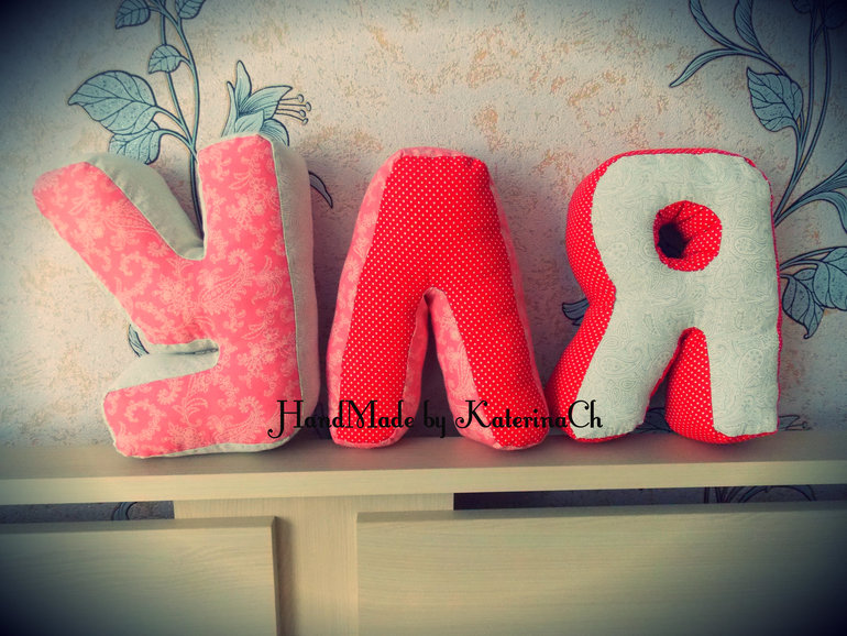 Интерьерные буквы-подушки "УЛЯ"