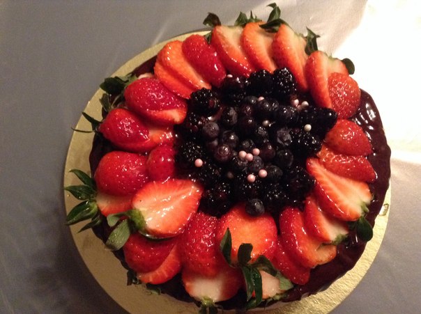 Первый фруктовый (шифоновый бисквит и сливки)