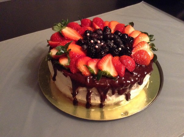 Первый фруктовый (шифоновый бисквит и сливки)