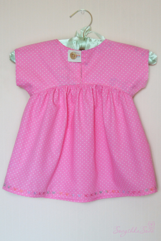 Розовое платье.