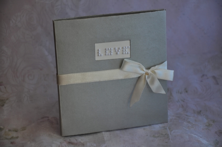 Давно не писала...Я учусь на фотографа, продолжаю делать коробочки "Мамины сокровища" и еще для дисков. Ромчик растет, развивается. Несколько дней назад еще был мороз и мы успели пофотографироваться в санках. Вот несколько фото.