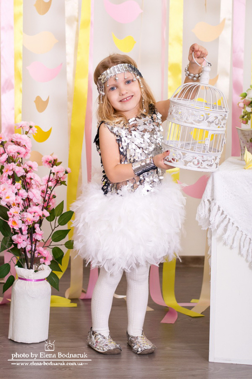 Девочка весна Полина...