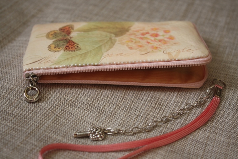 Чехлы для телефона