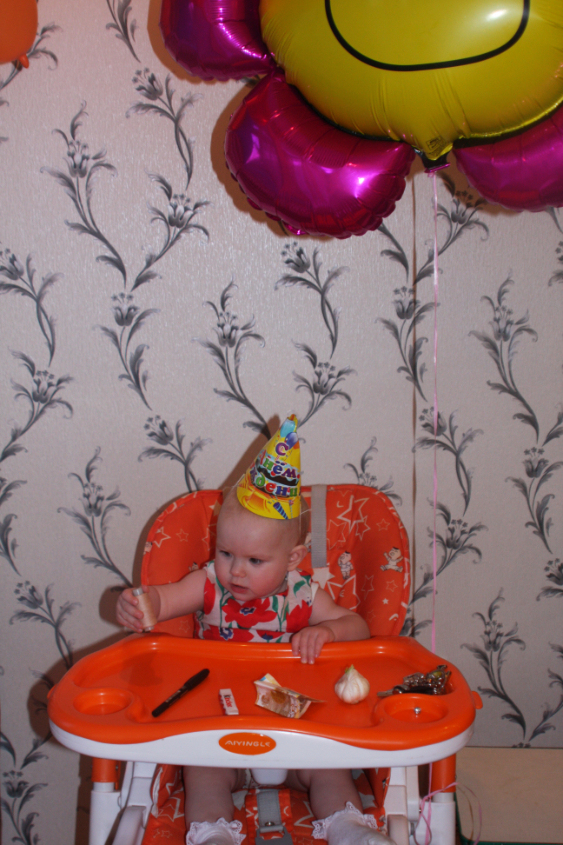 Нашей Златочке годик!!!