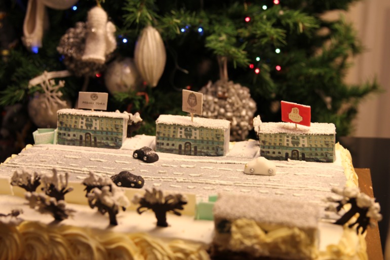 новый год к нам мчится...