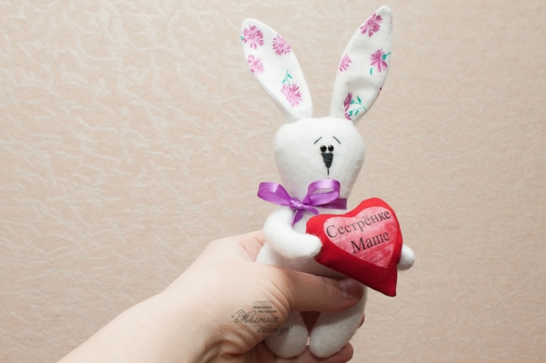 Зайка- сплюша.