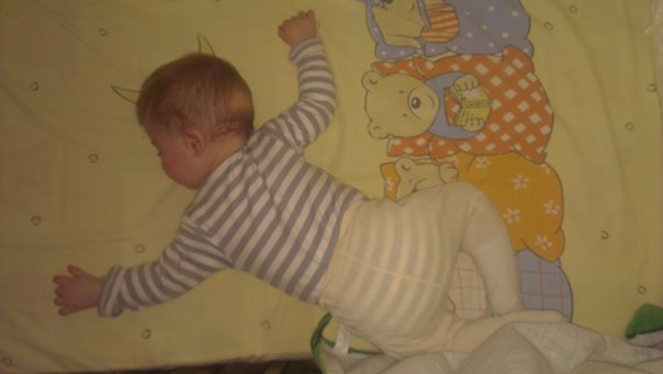 Как приучить спать ребеночка на подушке и под одеялом?