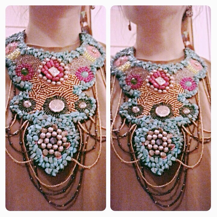 Колье как манишка )))