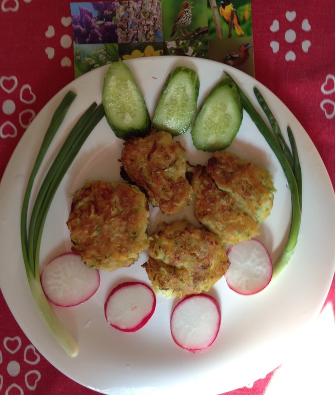 Кабачковые оладьи на полдник.