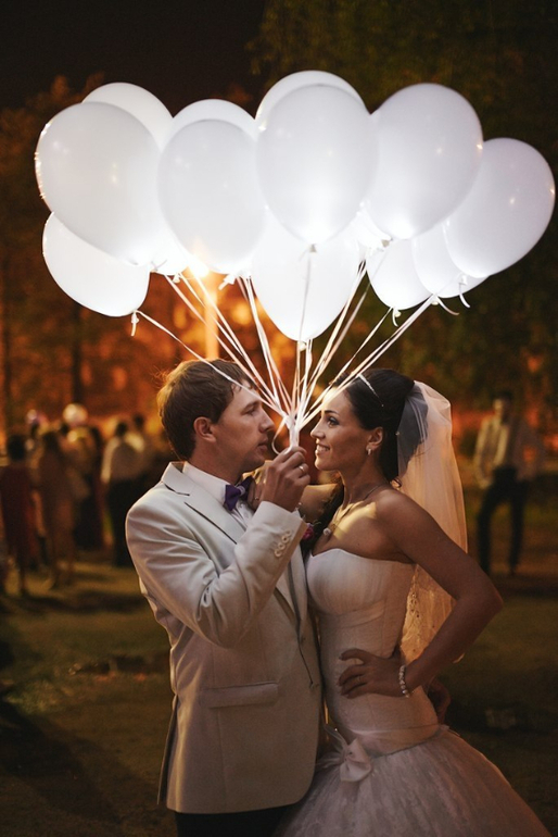 Салют из светящихся воздушных шариков