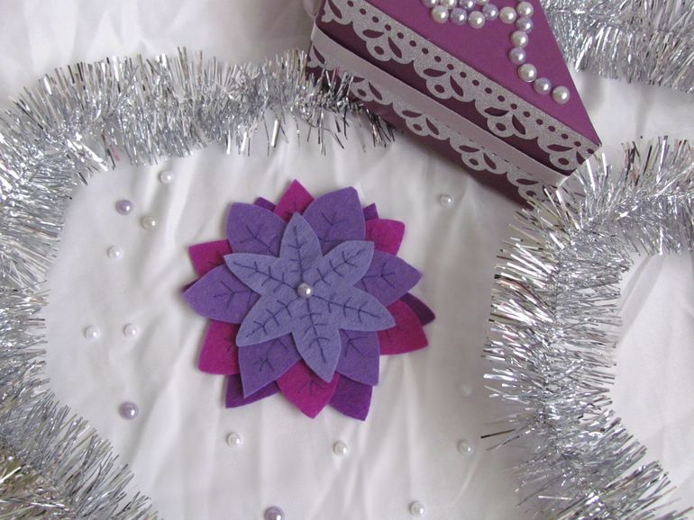 Брошка из фетра для подруги)