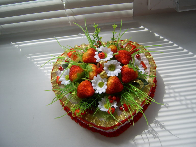 Ягодная шкатулка