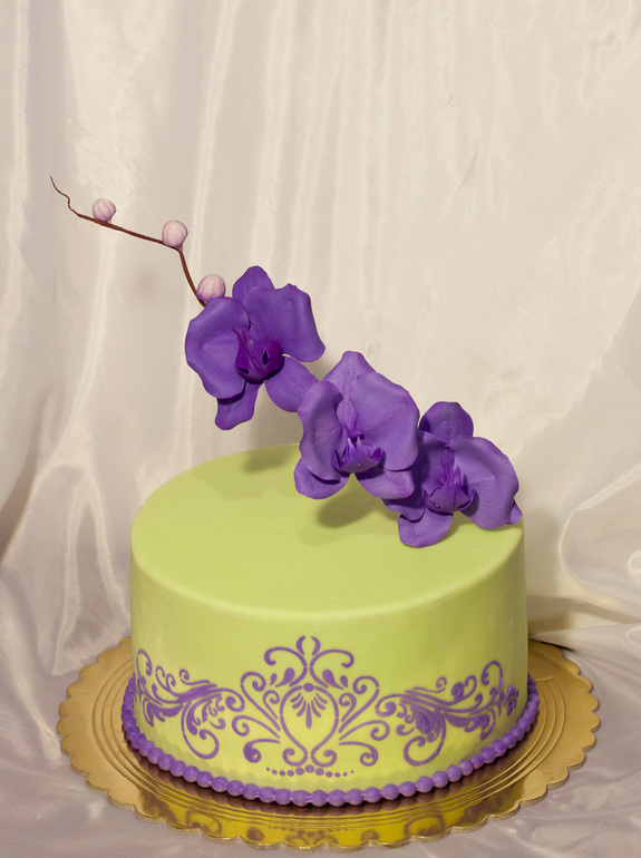 Для женщины, которую уже не удивить.