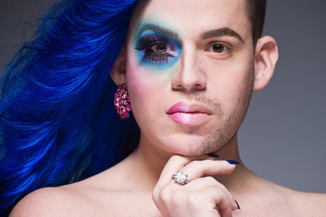 До макияжа и после.