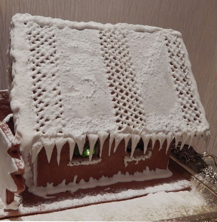 Ностальгия по новогодним праздникам - пряничный домик