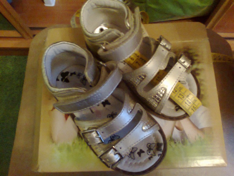 Красивущие сандалики!!!!! Размер 22 (большемерят)