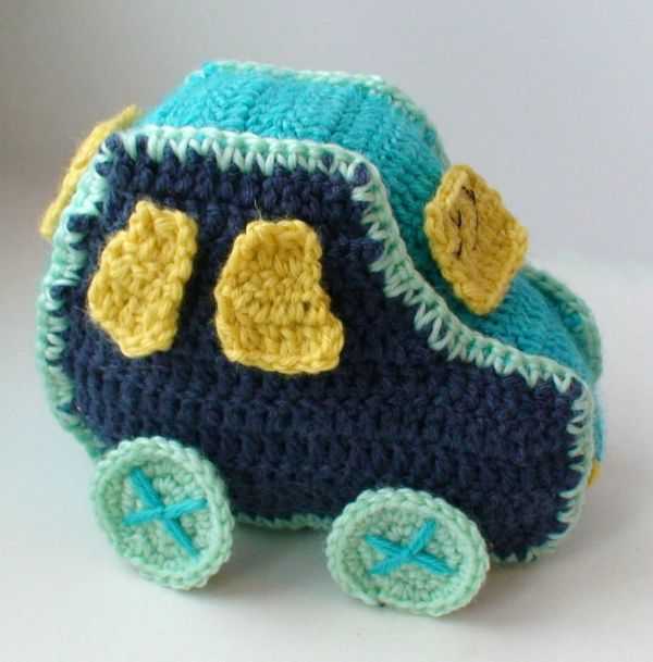 Развивающая машинка крючком