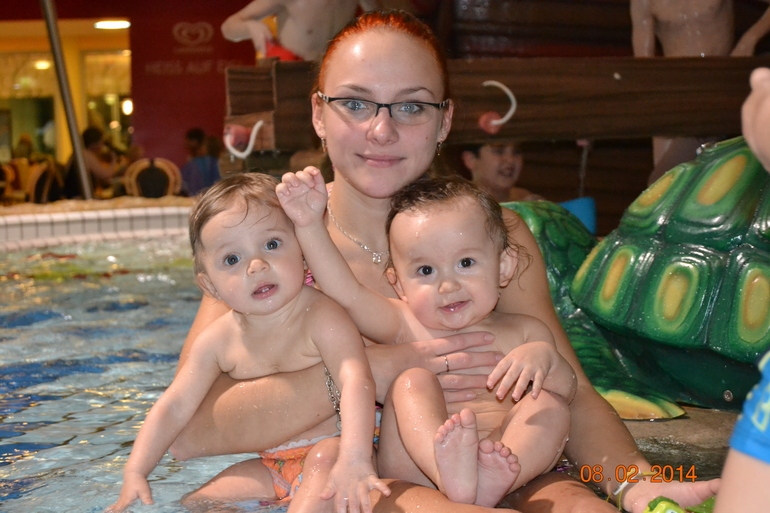 Первый раз в бассейне!