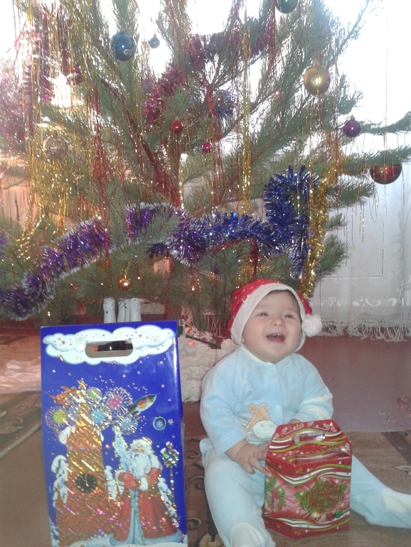 новый год и новое достижение малышика)))