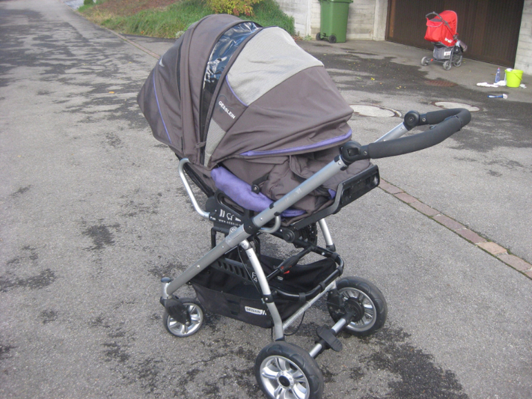 Срочно Продам  коляску в отличном состоянии за 12500руб