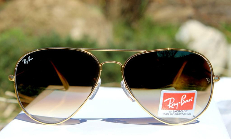 Очки RAY BAN 1590 руб. В подарок шелковый LOUIS VUITTON.