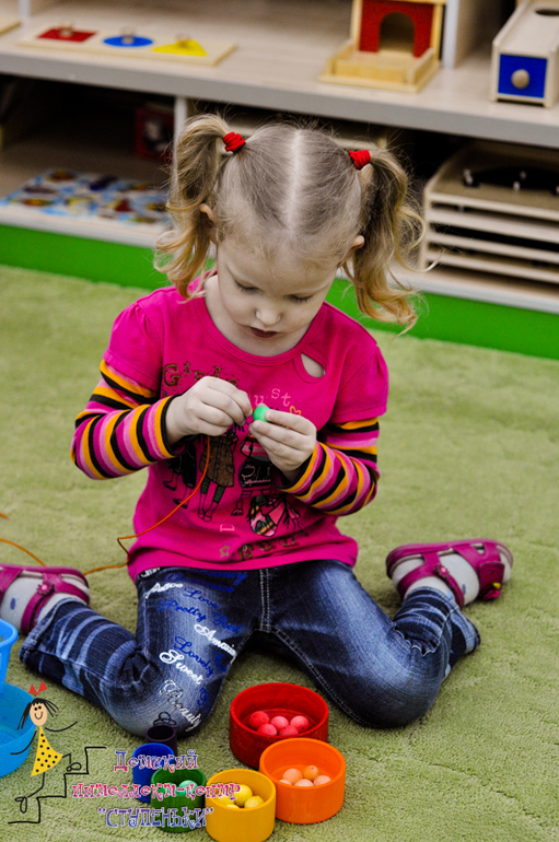 Игра-сортировка Деревянные стаканчики с бусинками