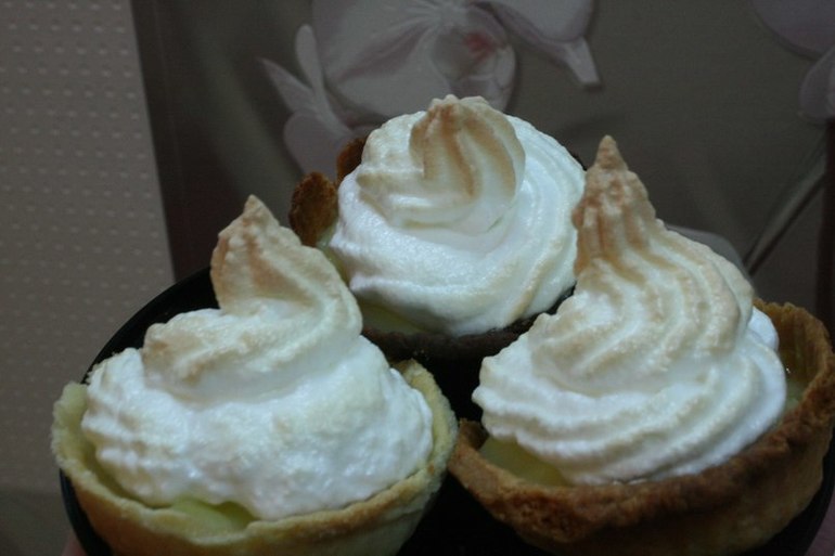 А ещё я всё-таки приготовила лимонную меренгу