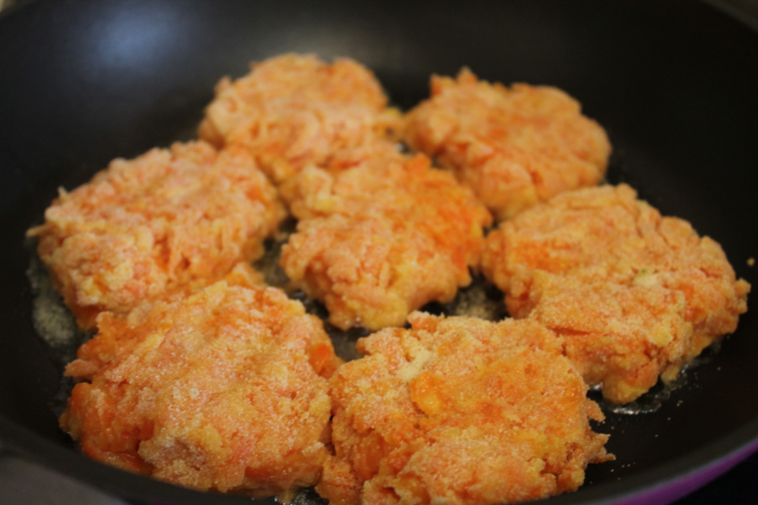 А у нас сегодня вот такие морковные котлетки ;)