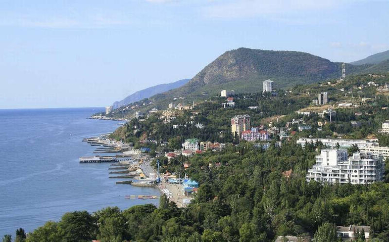 Знакомлю с Алуштой)