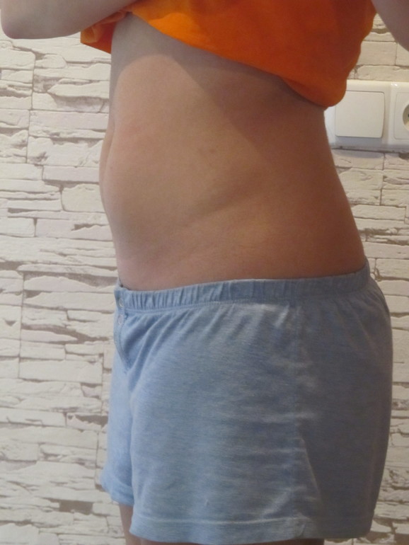 14 и ни намёка на пузик....