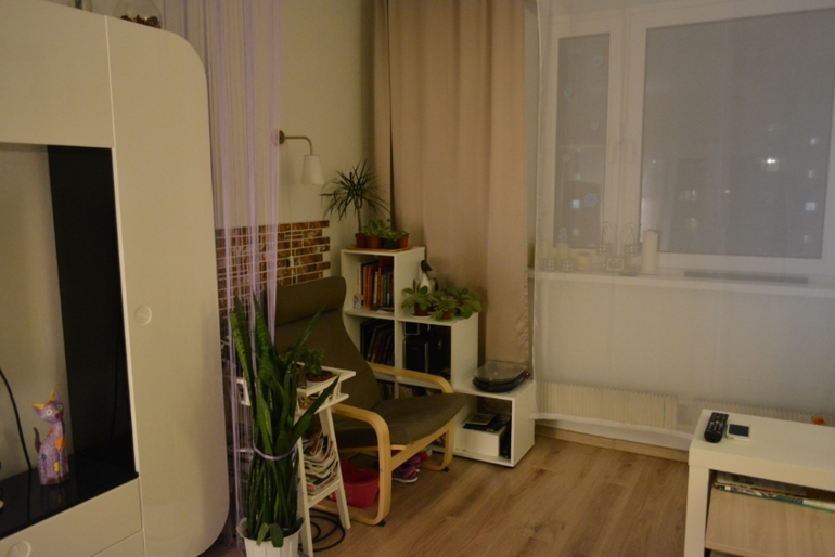 Решила показать свою комнату))