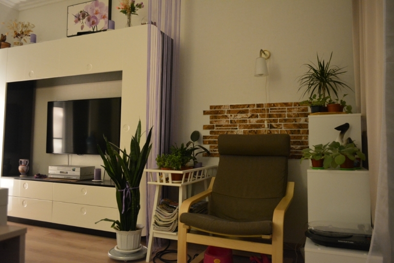 Решила показать свою комнату))