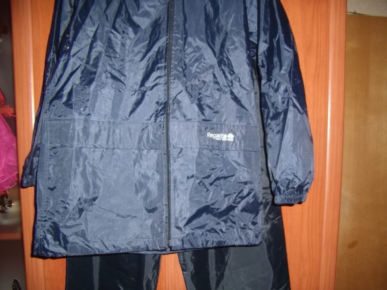 Продам НОВЫЙ костюм-штормовку (непромокайка для больших :)) фирмы Регатта из Англии