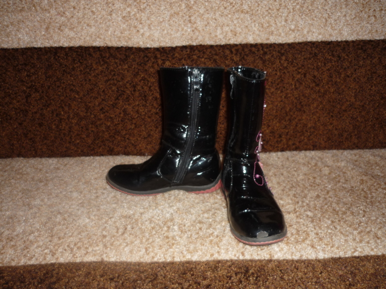 Продам обувь б/у для девочки размеры от 19 до 26