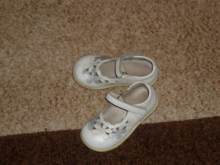 Продам обувь б/у для девочки размеры от 19 до 26