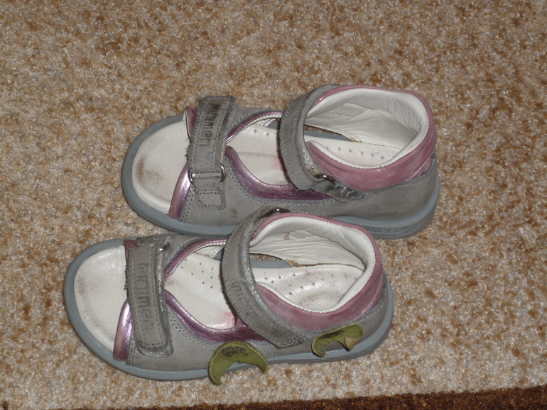 Продам обувь б/у для девочки размеры от 19 до 26