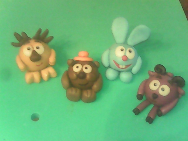 Смешарики на снежной полянке )))