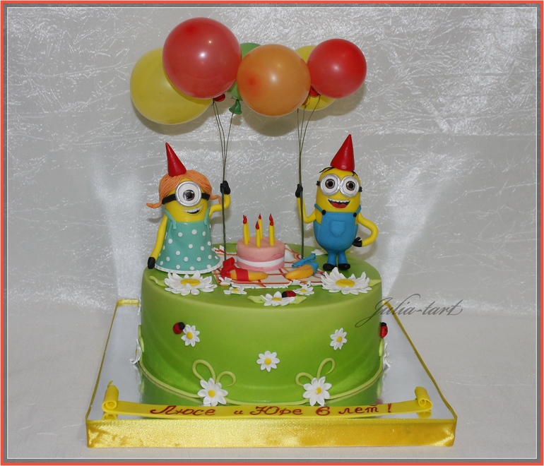 Торт "Миньоны на пикнике")