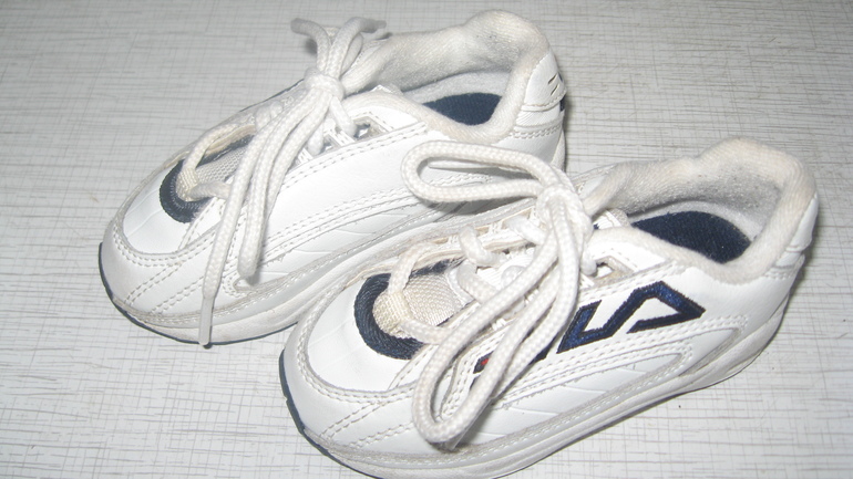 Белые кроссовки кож. летние р. 22, цена 499 руб.