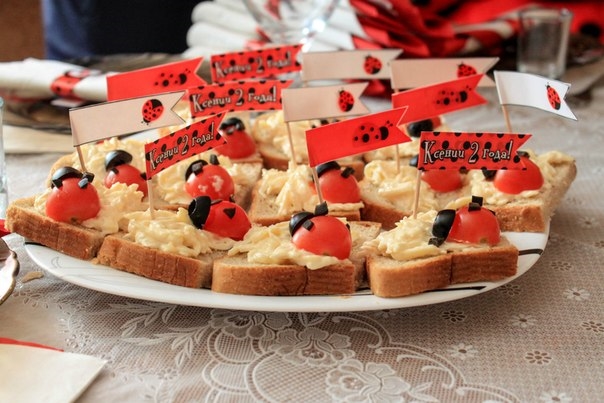 Оформление дня рождения в стиле "Божья коровка", бумажный вариант