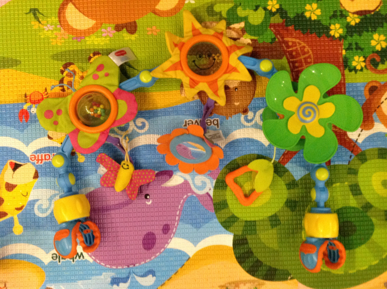 Наши игрухи!а чем играют ваши малыши??