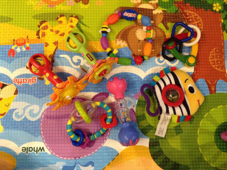 Наши игрухи!а чем играют ваши малыши??